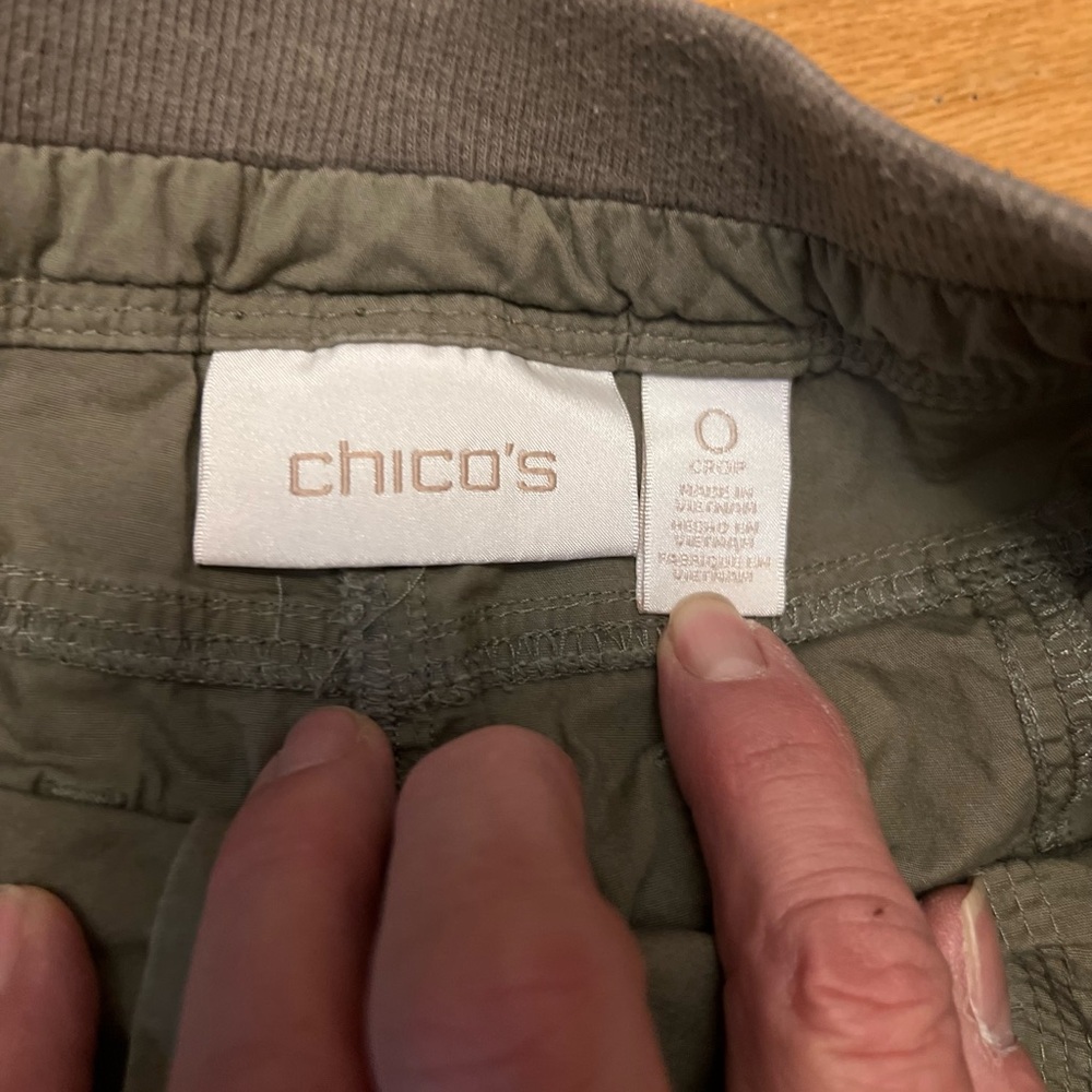 Ladies Size 0 Chico's Khaki Crop Cargo Pants with Floral Embroidery GUC - Picture 2 of 6